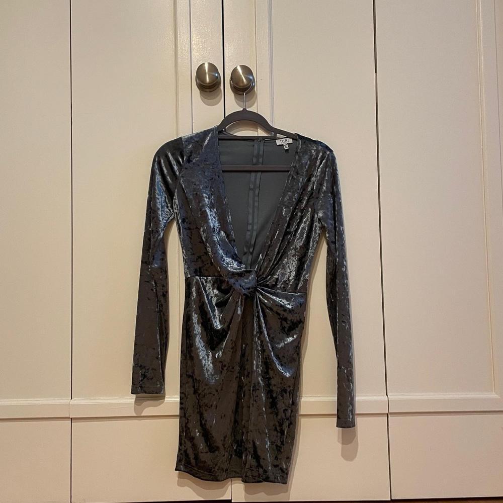 V neck dress